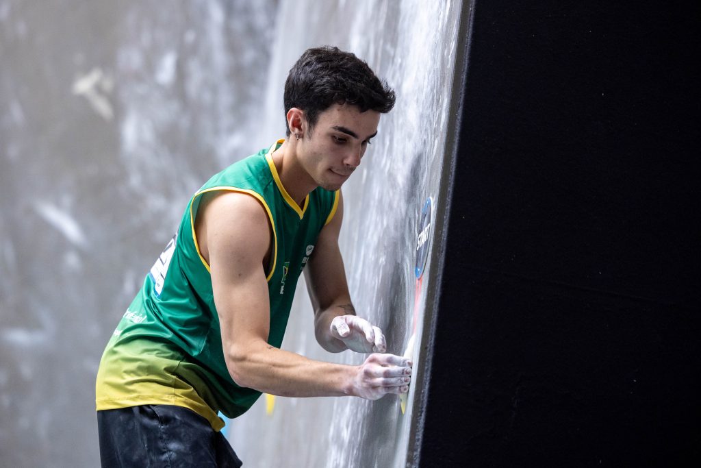 Mateus Bellotto em sua estreia em um Campeonato Mundial de Escalada | Foto: Jan Virt/IFSC