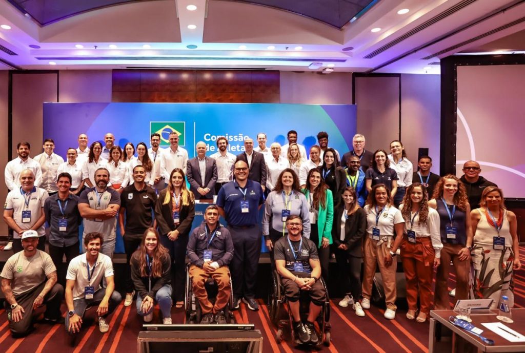 Integrantes da Comissão de Atletas de Comitê Olímpico do Brasil (CACOB) e representantes das Confederações de modalidades olímpicas. - Foto: Wander Roberto/COB