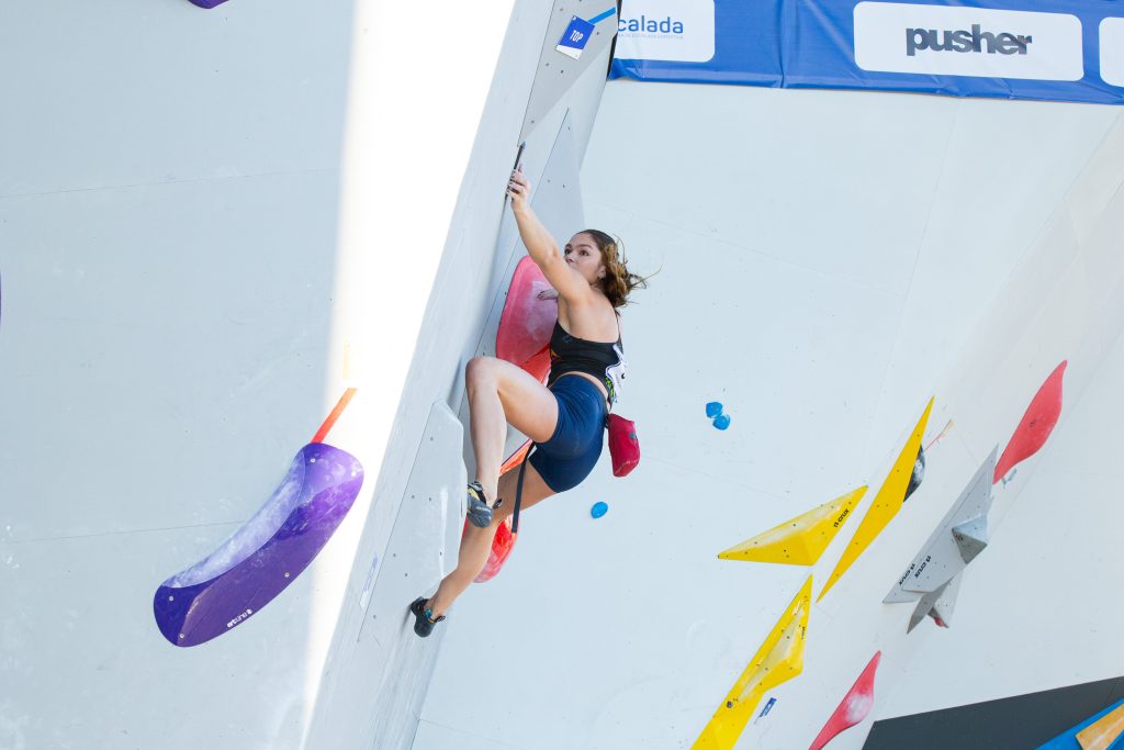 Mariana Hanggi (PR) na final do Campeonato Brasileiro de Boulder Juvenil de 2024 | Foto: Ali Machado