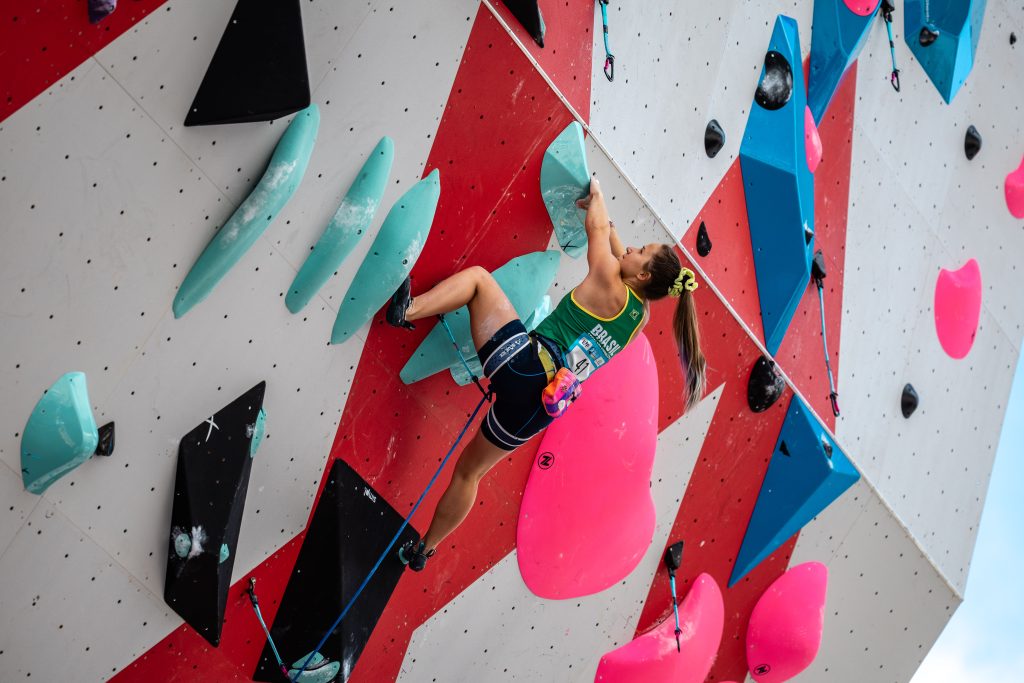 Anja Köhler (SC) na qualificatória de Guiada da Copa do Mundo de Escalada em Chamonix 2024 | Foto: Jan Virt/IFSC