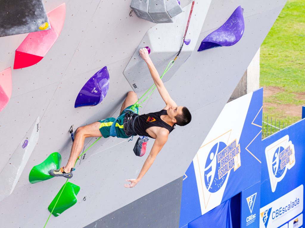 Luís Guilherme Ziolkowski (PR) na final da Etapa Guiada do Campeonato Brasileiro de Escalada Principal 2024 | Fotos: Aline Machado/CBEscalada