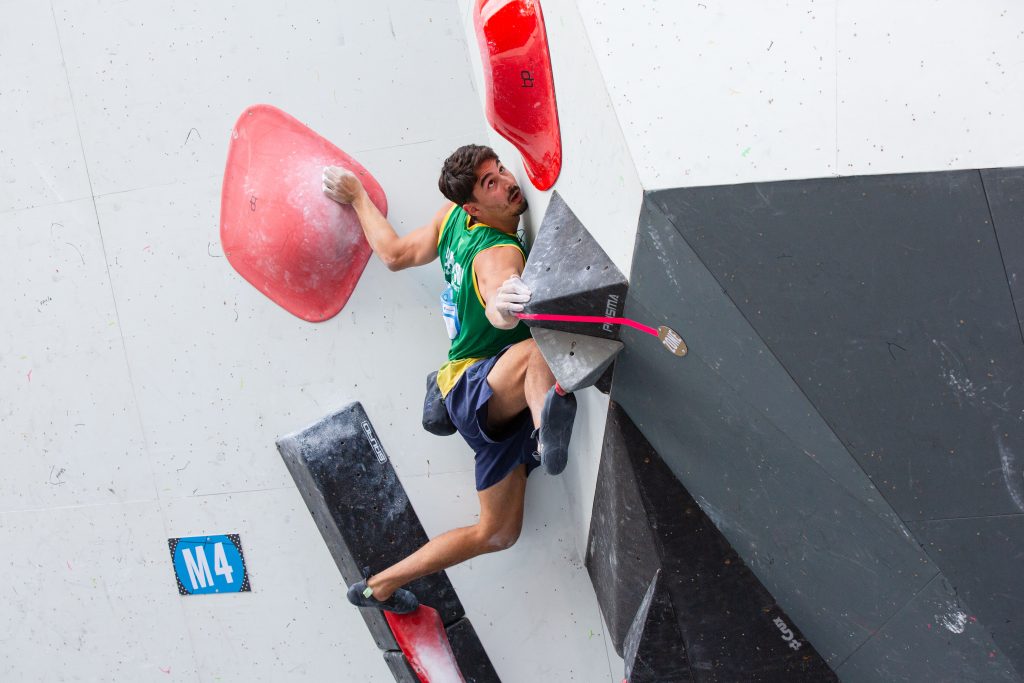 Davi Peres (MG) na qualificatória de Boulder da Copa Sul-Americana de Escalada em Mar del Plata 2024 | Foto: /IFSC