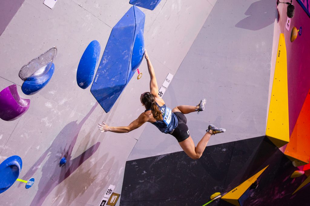 Camilla Moroni (ITA) consegue um lugar no pódio no último boulder | Foto: Aline Machado/CBEscalada