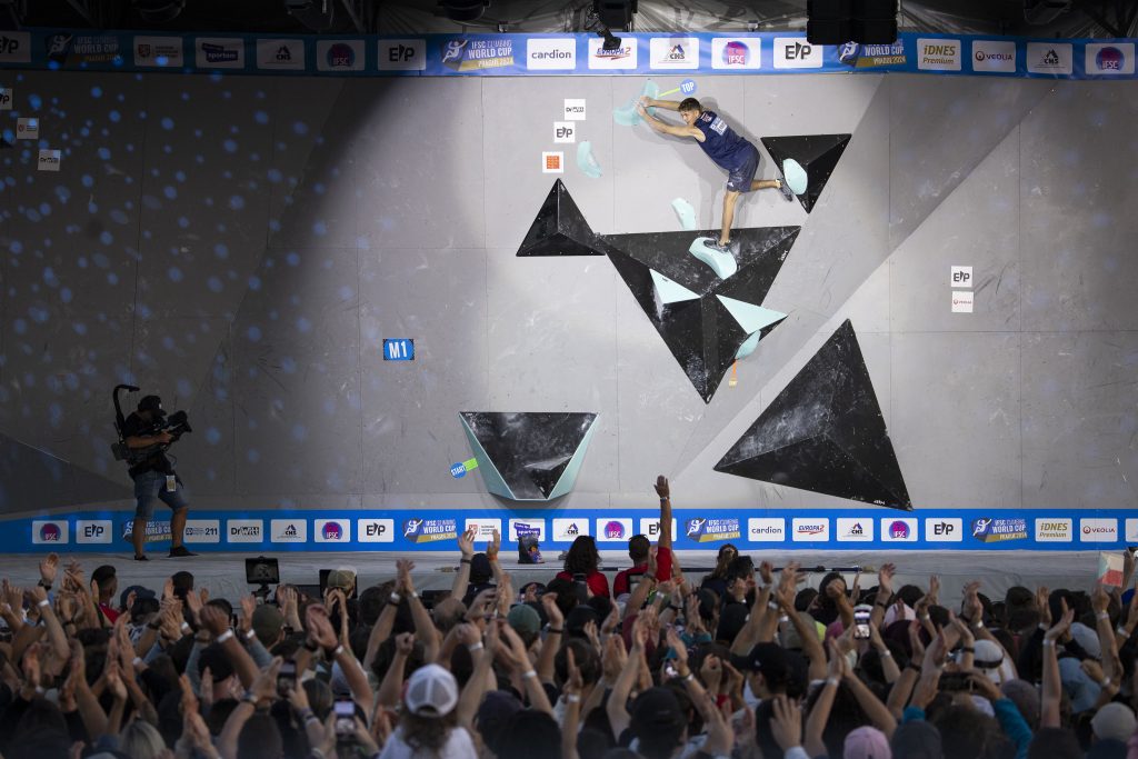 Toby Roberts na etapa de Praga da Copa do Mundo de Escalada 2024. Foto: Dimitris Tosidis/IFSC