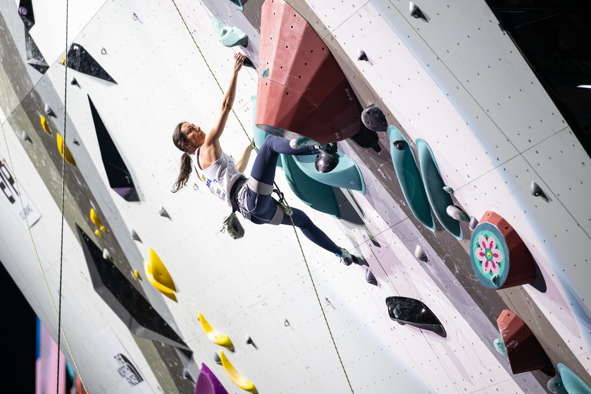Marina Dias, bicampeã mundial, soma oito conquistas em etapas da Copa do Mundo de Paraescalada nos últimos três anos. | Foto: Slobodan Miskovic