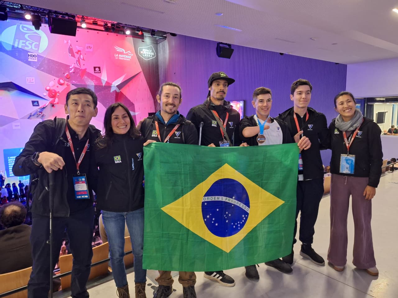 Delegação Brasileira presente na Copa do Mundo de Paraescalada em Laval, França. | Foto: