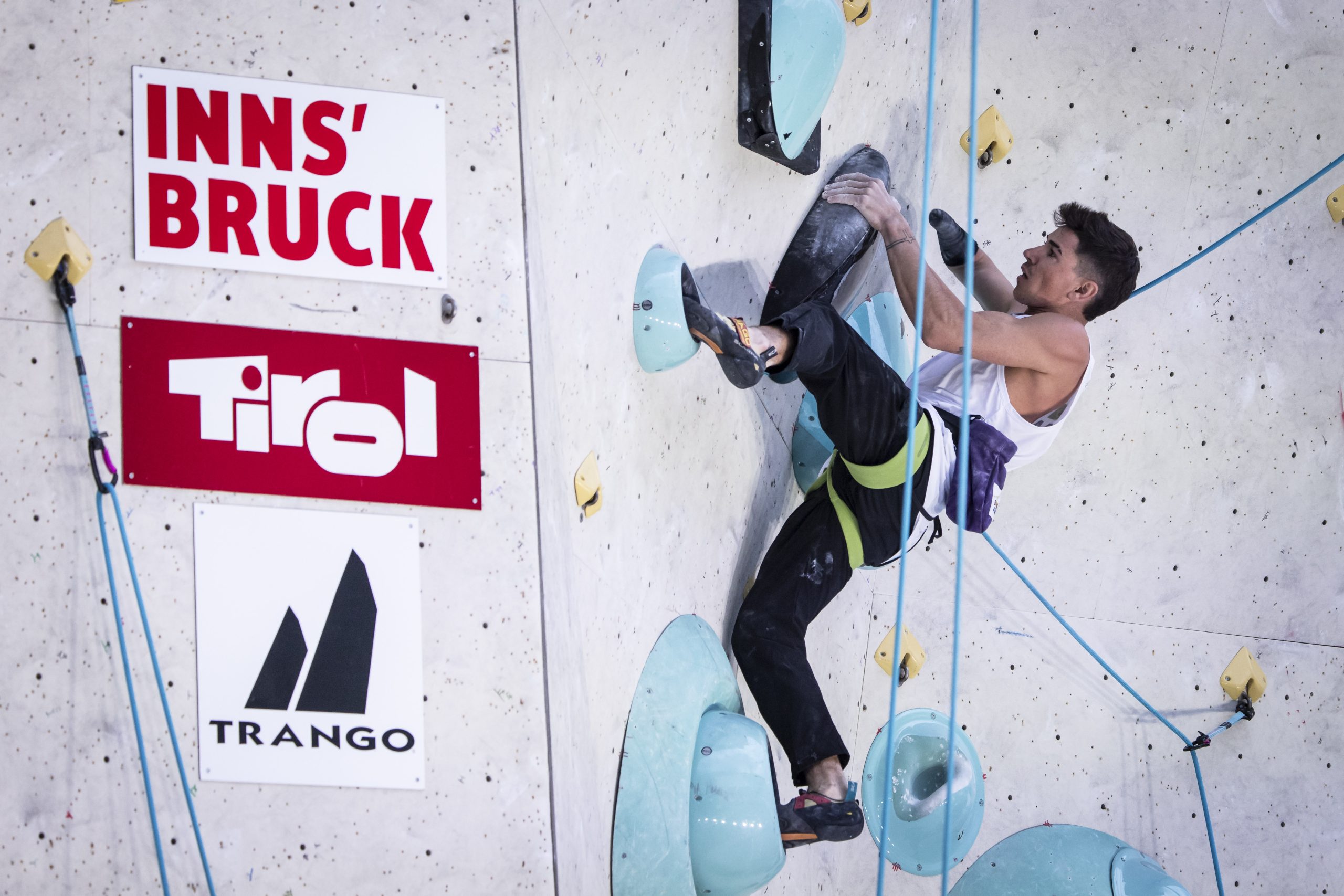 Eduardo M. Schaus durante a final da World Climbing Para Series Innsbruck 2026. Foto: Dimitris Tosidis/World Climbing