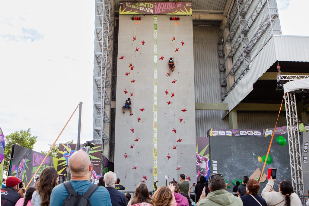 Centro de Treinamento Olímpico de Escalada no Parque Cajuru, em Curitiba, reunirá mais de 65 atletas de diversos países em uma competição de alto nível.| Foto: Aline Machado/CBEscalada
