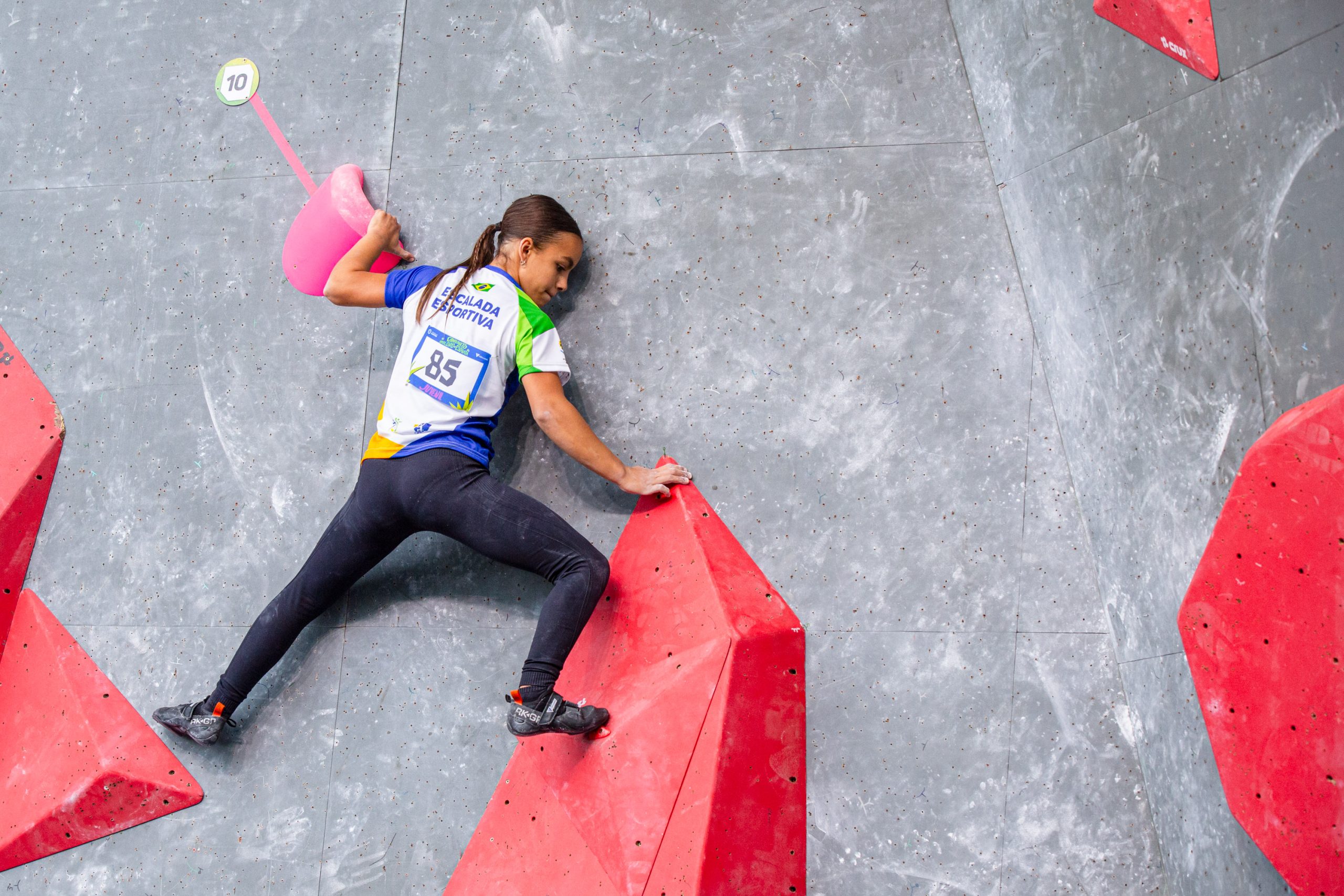 Luísa Ferro foi um dos grandes destaques da competição ao conquistar o vice-campeonato nas modalidades Boulder e Guiada. | Foto: Aline Machado/CBEscalada